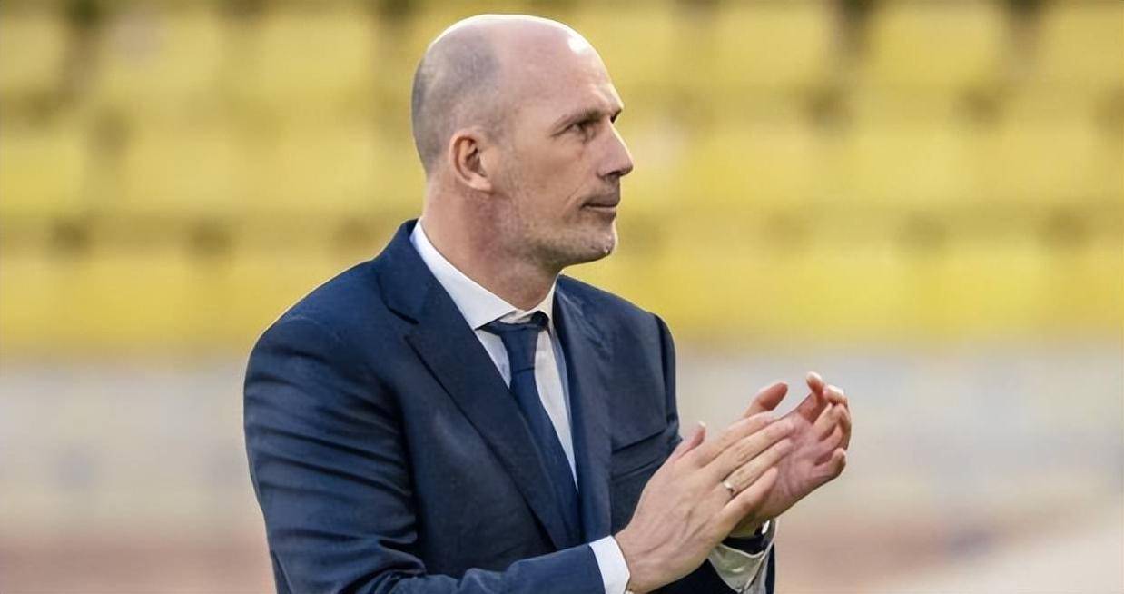 克莱门特将官宣接替韩鹏出任鲁能新帅，提前从法甲引进三位外援，同时通知瓦科和洛佩斯离队